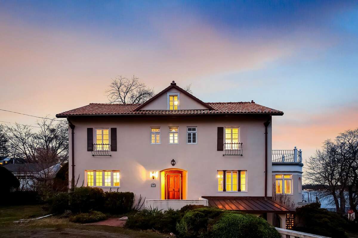 Stamford couple forms successful real estate team