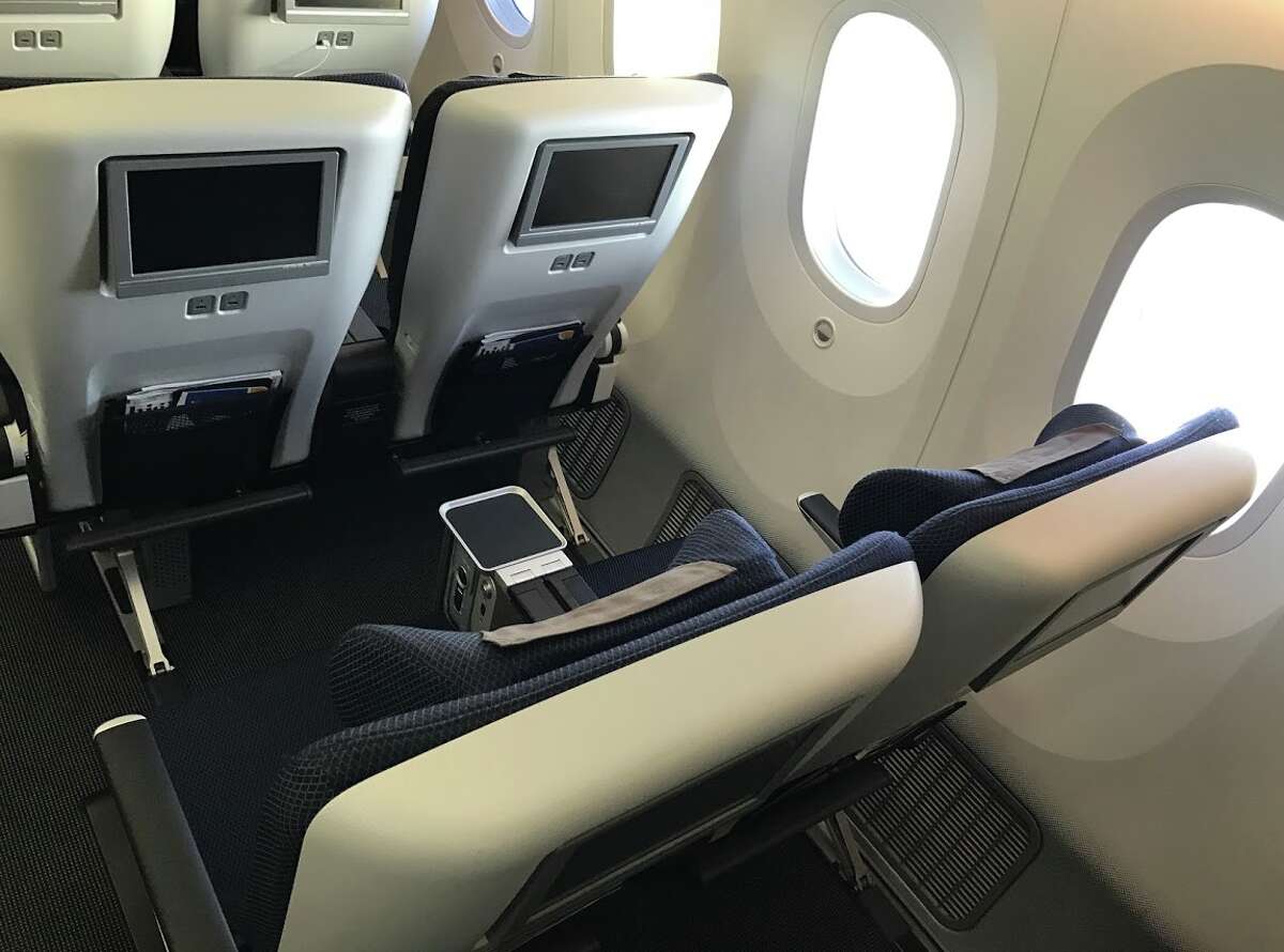 United adds new premium economy seat