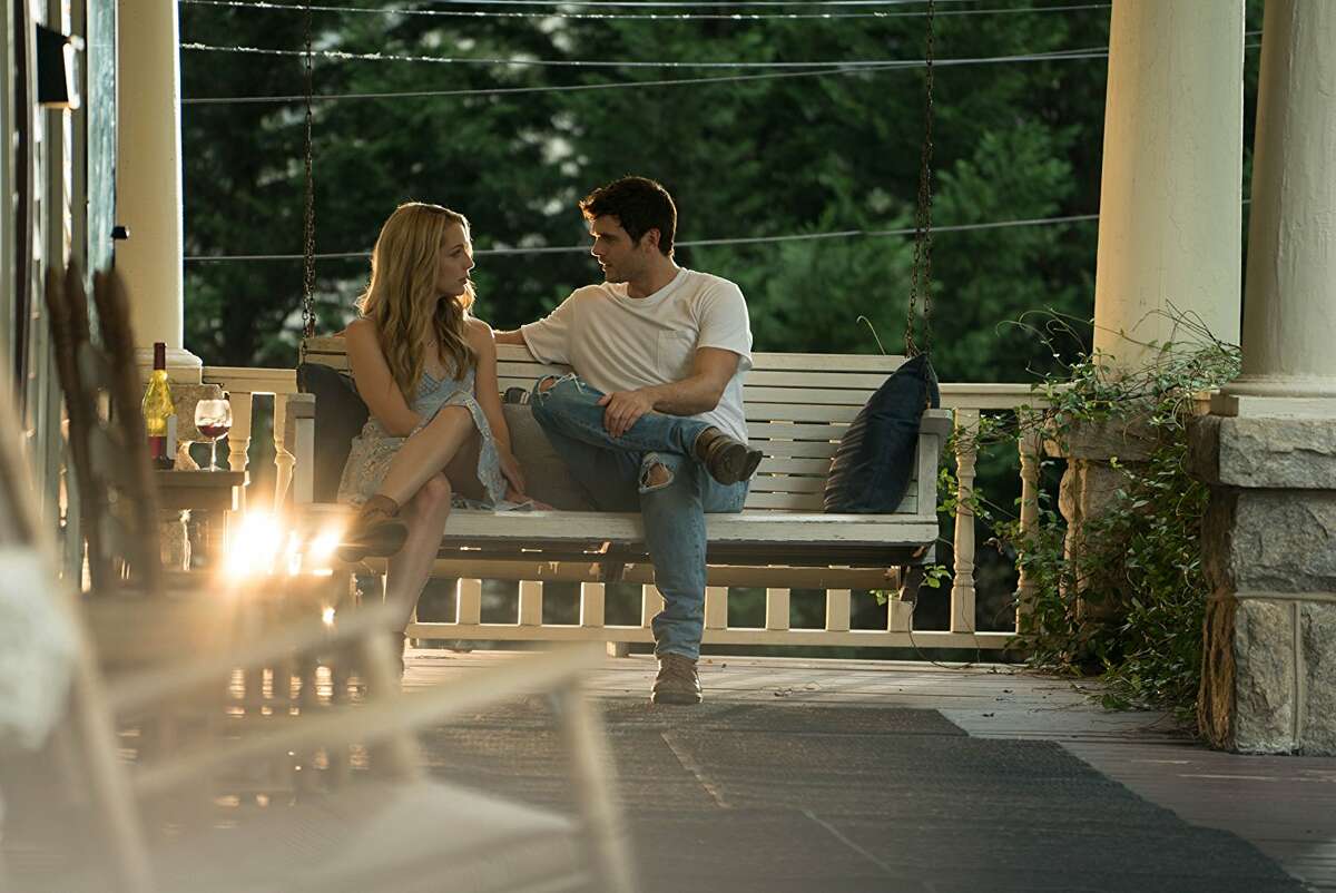 Jessica Rothe and Alex Roe in 'Forever My Girl'