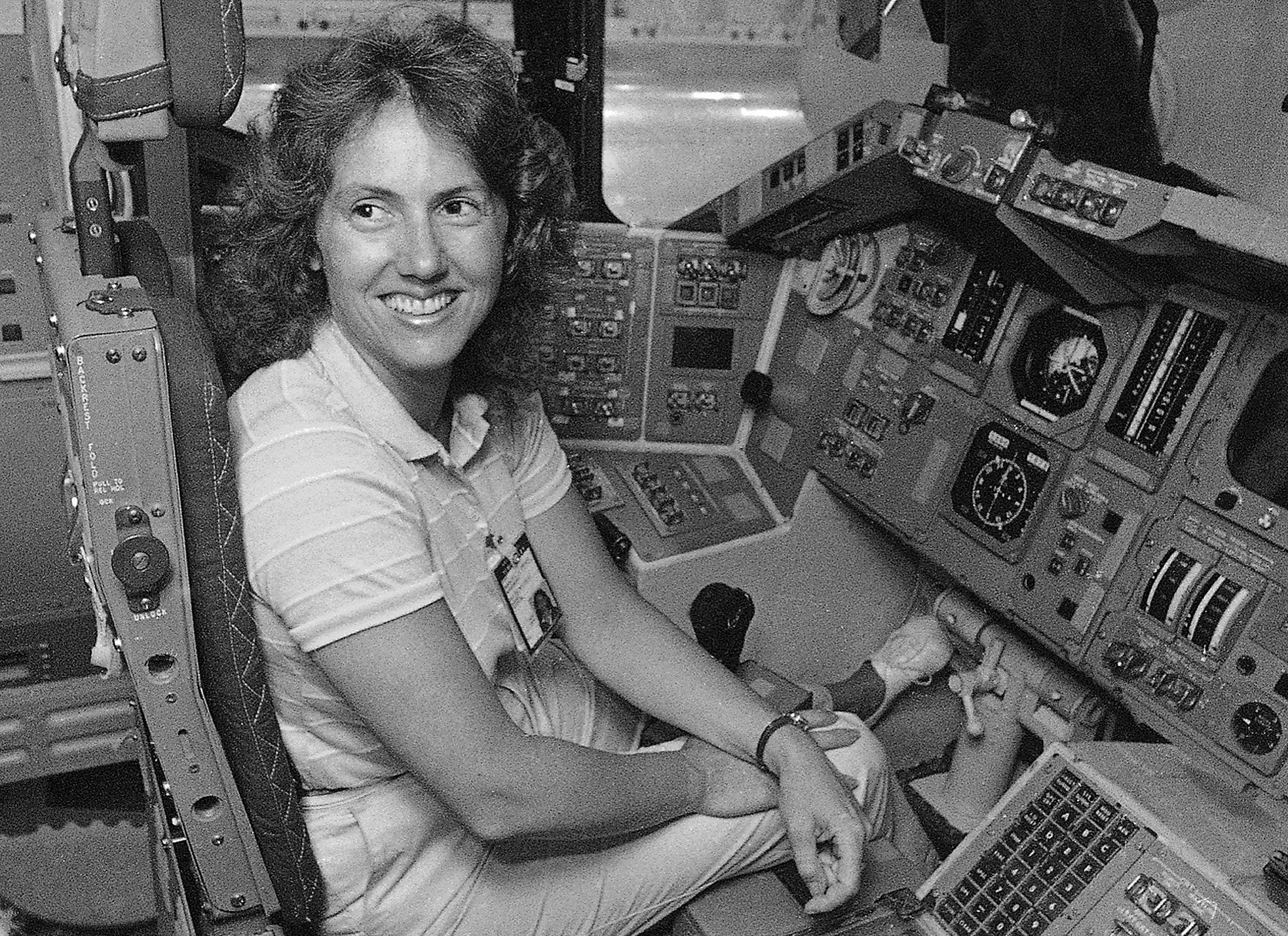 13 июня 1985 года. Криста МАКОЛИФФ. Шарон Криста МАКОЛИФФ. Криста МАКОЛИФФ астронавт. Криста МАКОЛИФФ могила.