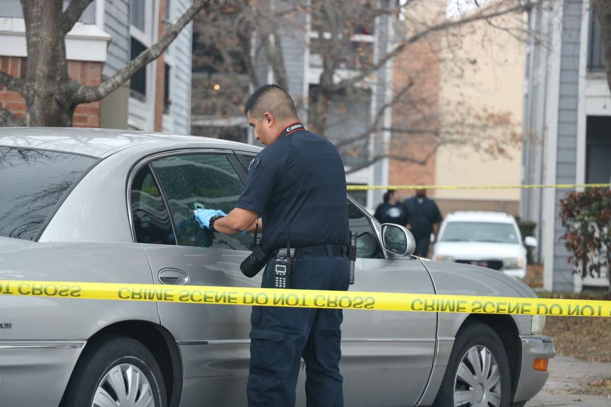 San Antonio police investigate a fatal shooting at a Northeast Side apartment complex Sunday afternoon, Jan. 21, 2018.