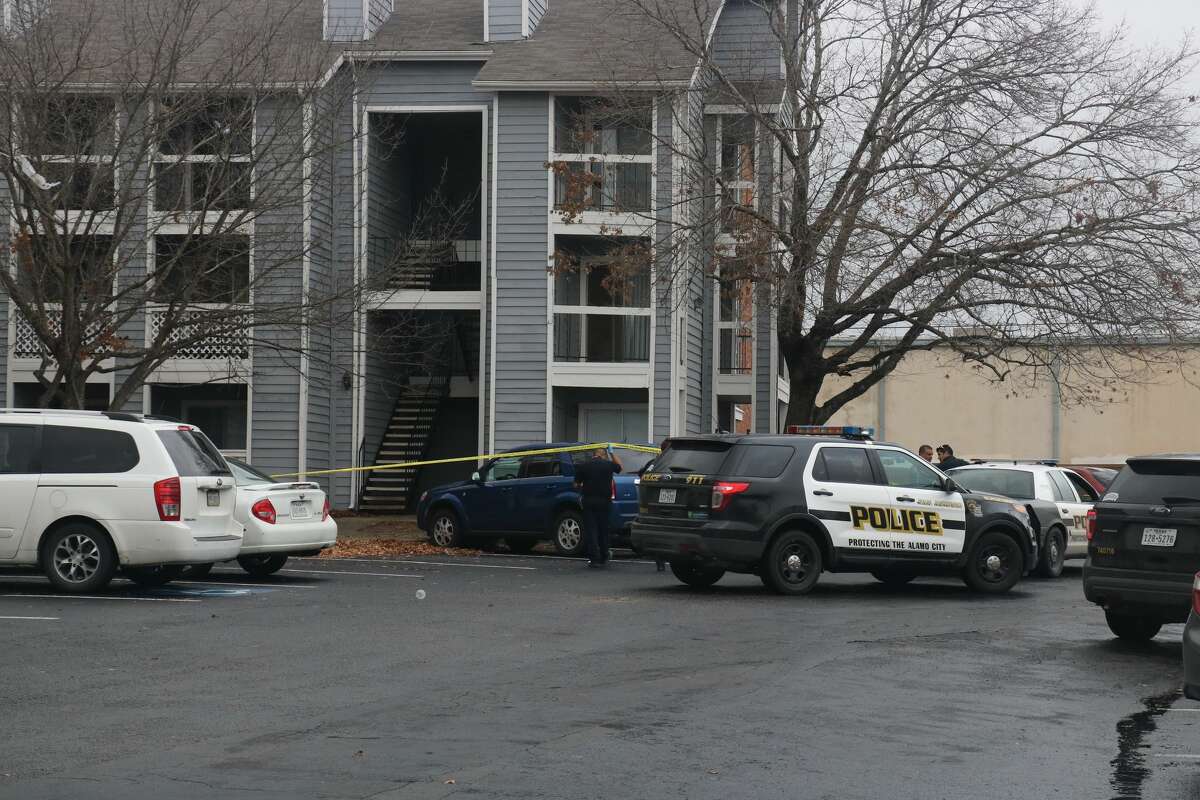 Man fatally shot outside of Northeast Side apartment