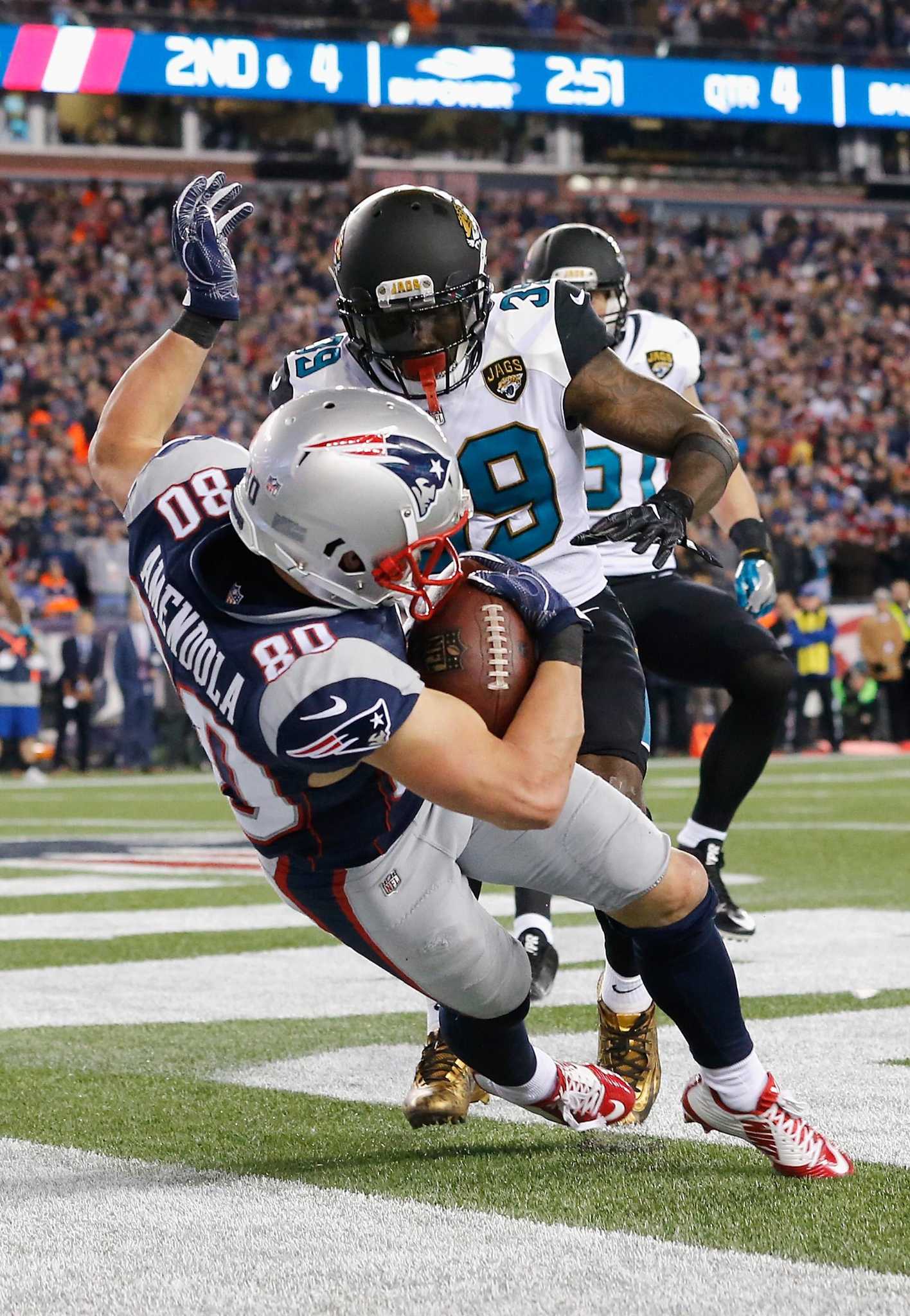 New England Patriots wide receiver Danny Amendola (L) catches game