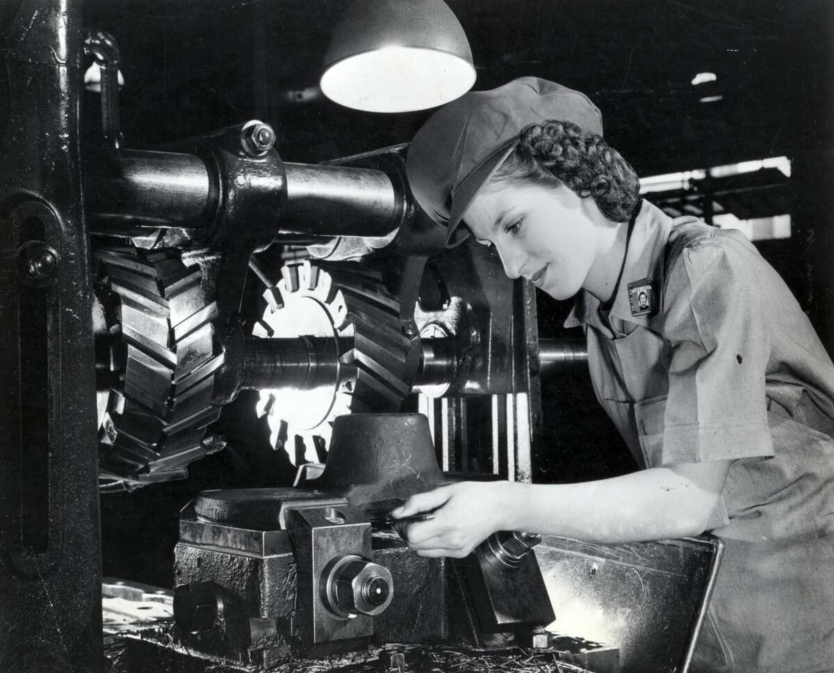 Naomi Parker Fraley, who posed for iconic 'Rosie the Riveter' portrait ...