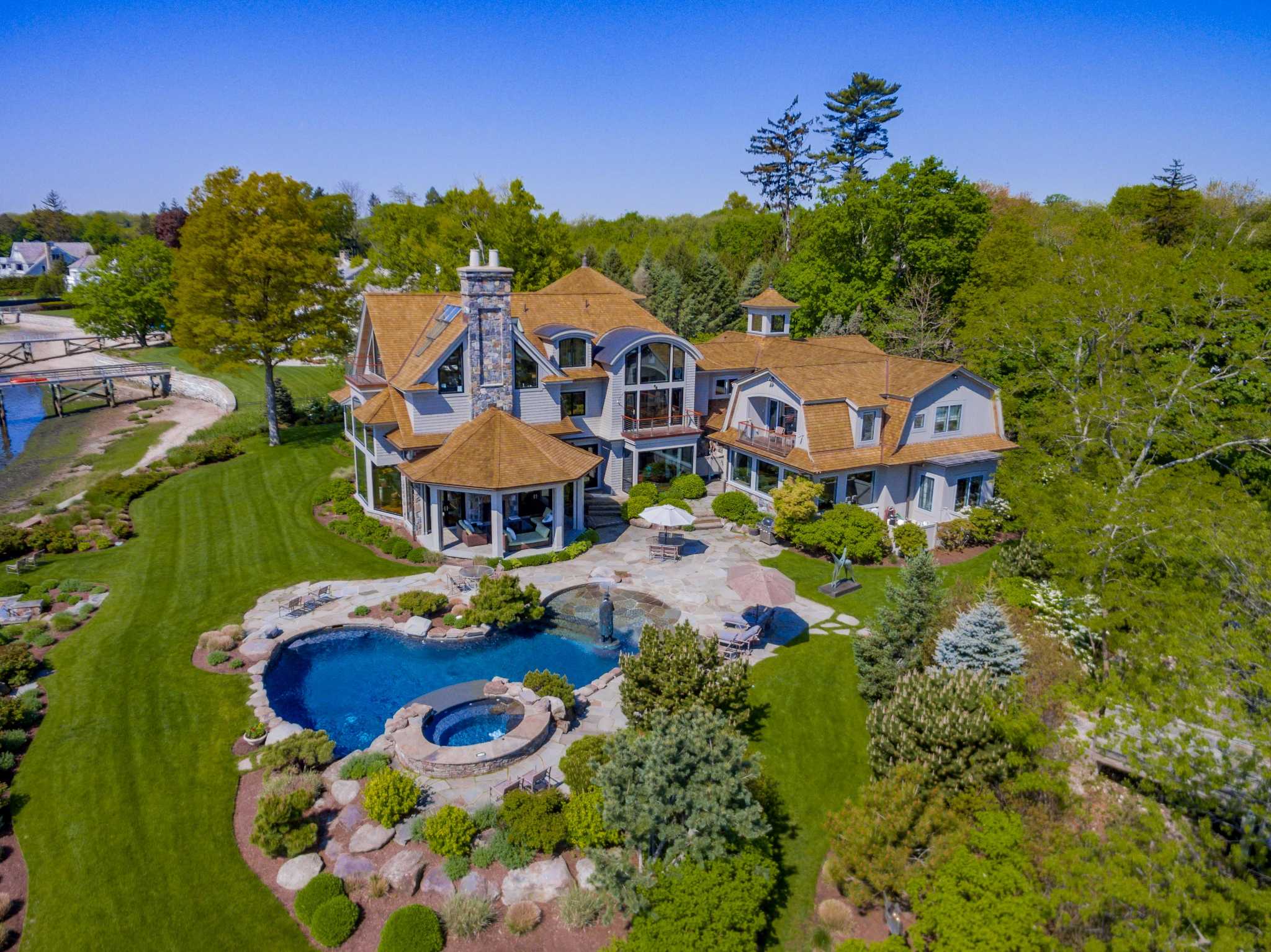 On the Market / Westport mansion sits on protected Sound cove