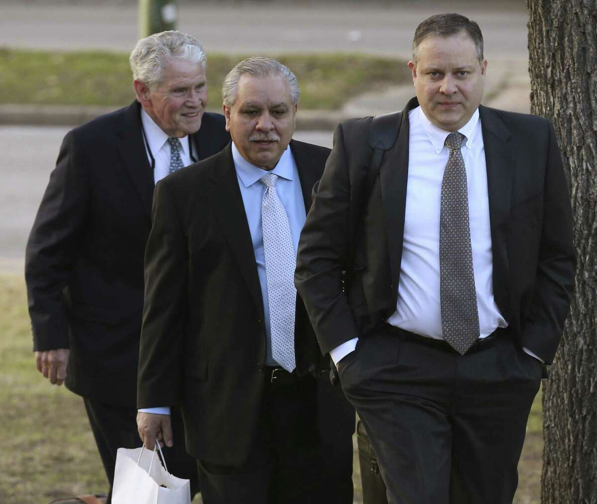 Gary Cain, center, arrives for the second day of his criminal trial at the John H. Wood Jr. Federal Courthouse, Tuesday, Jan. 23, 2018. Cain and co-defendant, Texas State Sen. Carlos Uresti, face various fraud charges in connection with their roles at FourWinds Logistics, which bought and sold sand used in fracking to extract oil and gas from shale rock.