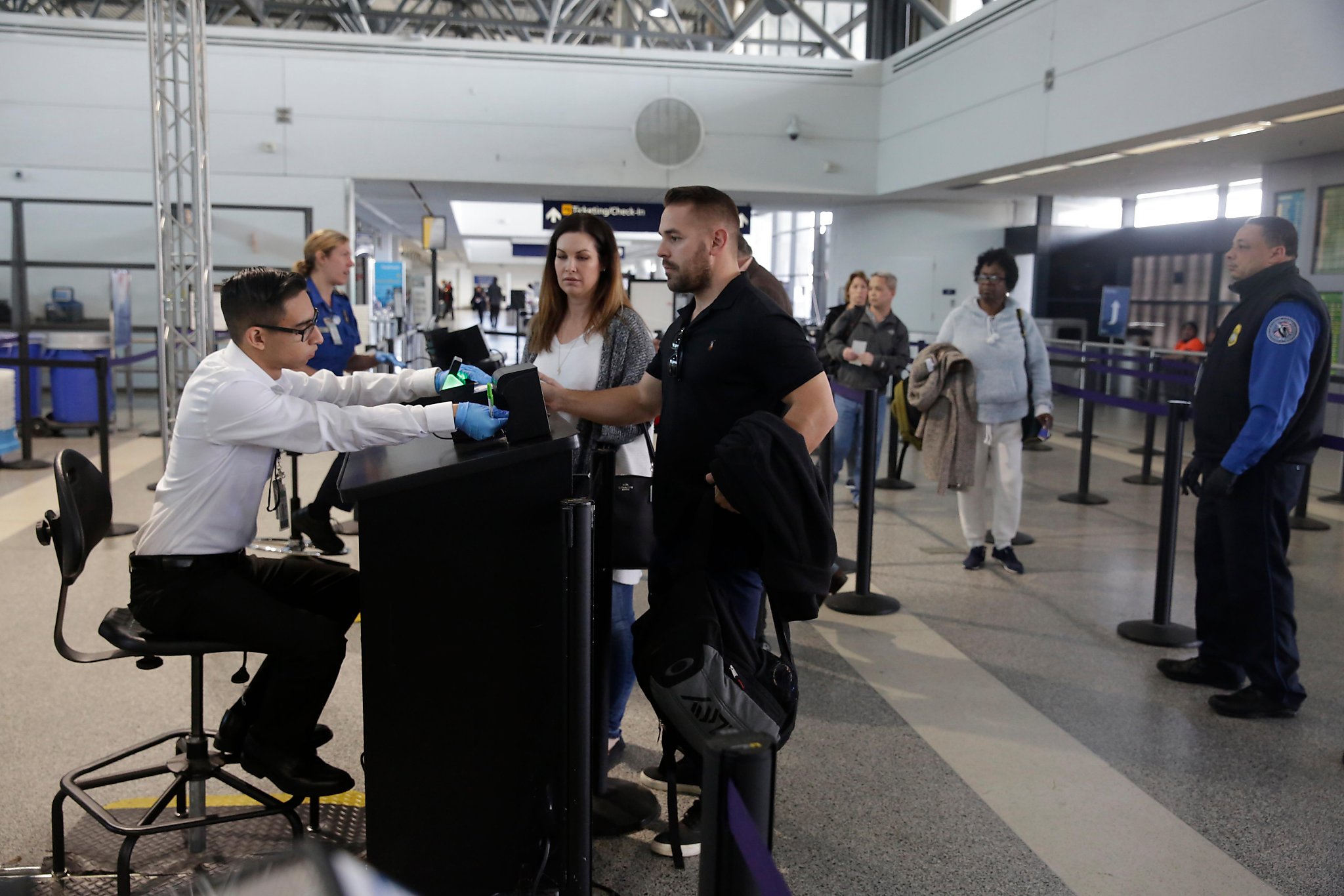 New CA driver's license needed at airport gates by October 2020