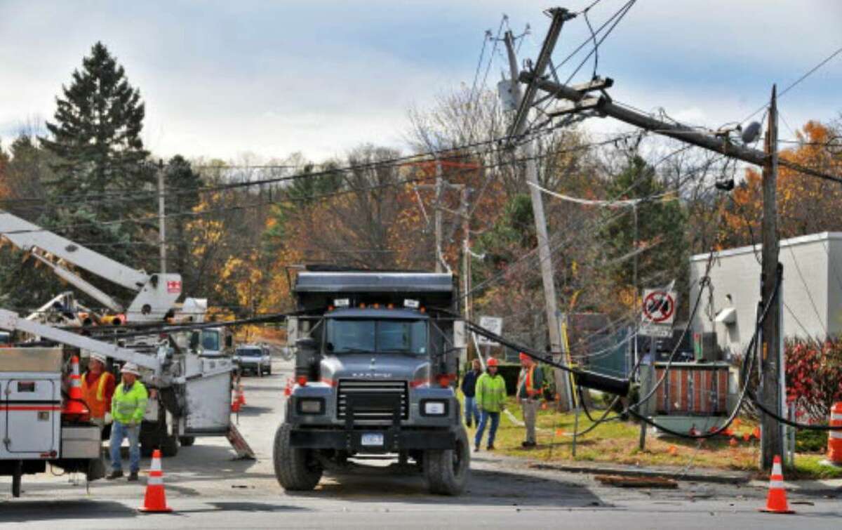 Truck snaps Western Ave. power poles
