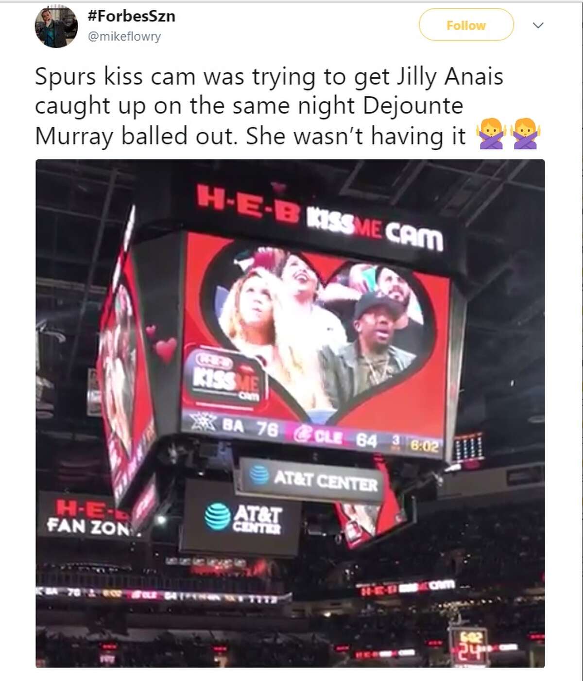 Dejounte Murray's girlfriend has hilarious reaction to being on kiss cam