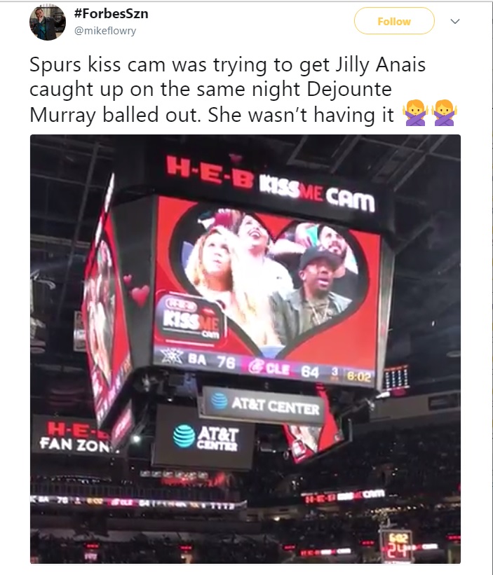 Dejounte Murray's girlfriend has hilarious reaction to being on kiss