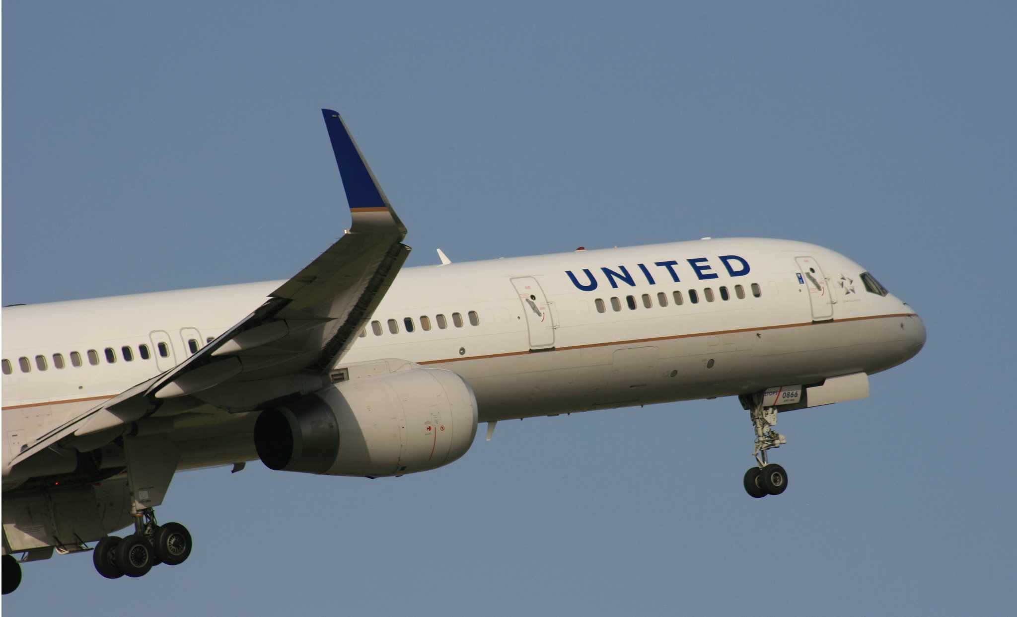 Passenger dies aboard United flight from Houston to Boston