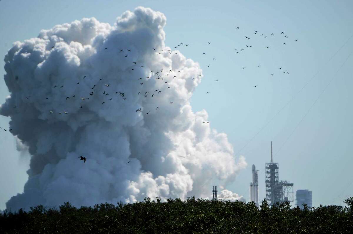 SpaceX readies monster rocket for first test launch