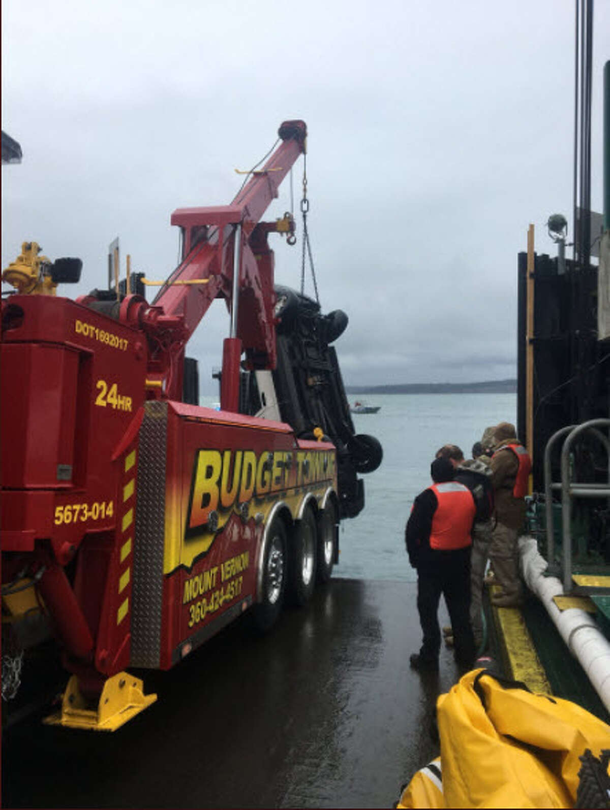 1 dead after car drives off ferry dock, ferry service resumes