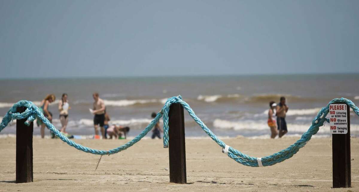Ropes mark the spot where Porretto Beach, a private beach, separates itself from the public beach Wednesday, July 8, 2009, at 10th Street and Seawall Boulevard in Galveston. ( Nick de la Torre / Chronicle )