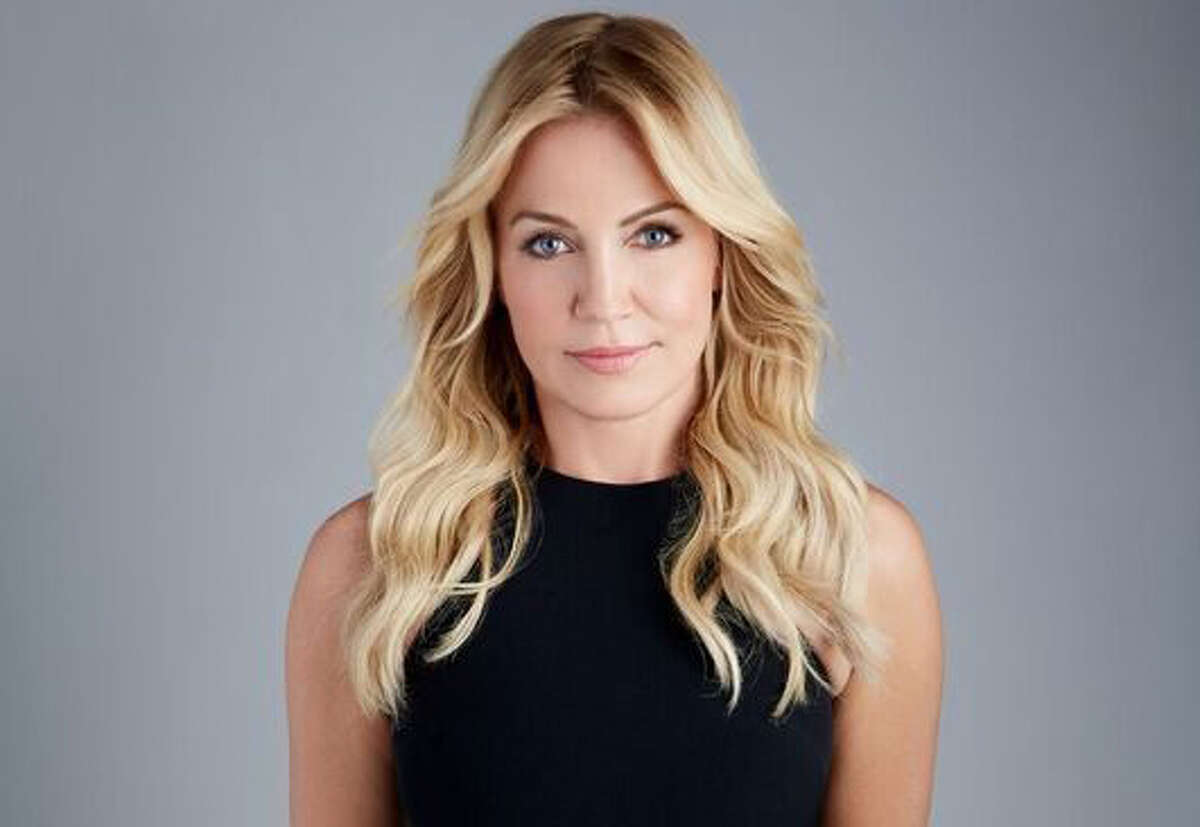 Michelle Beadle ผู้สำเร็จการศึกษาจาก UTSA และอดีตนักศึกษาฝึกงานของ Spurs กำลังออกจากรายการ ESPN อันเป็นเอกลักษณ์ของเธอ "สปอร์ตเนชั่น" ร่วมเป็นเจ้าภาพรายการกีฬายามเช้าของเครือข่าย "ตื่น."