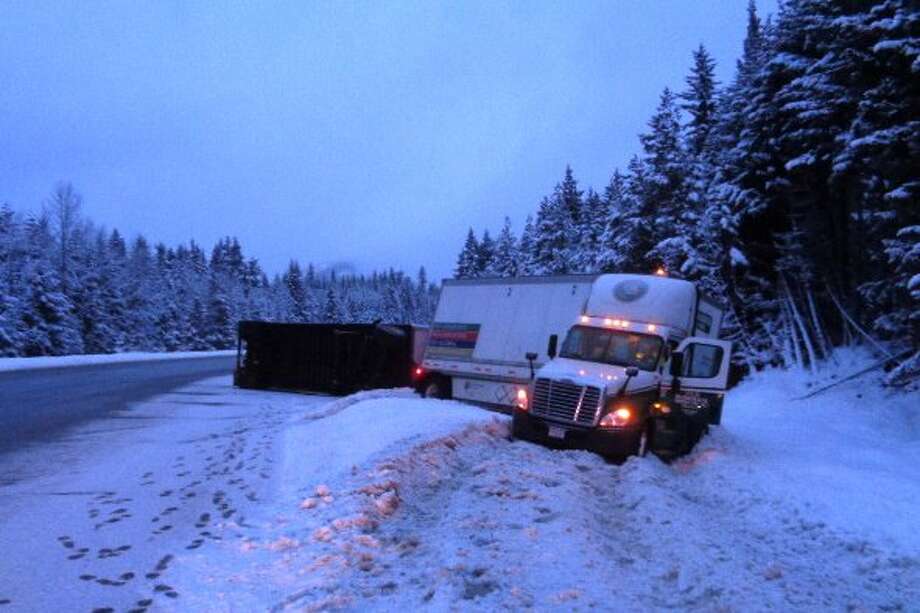 I90 reopened, chains required over Snoqualmie