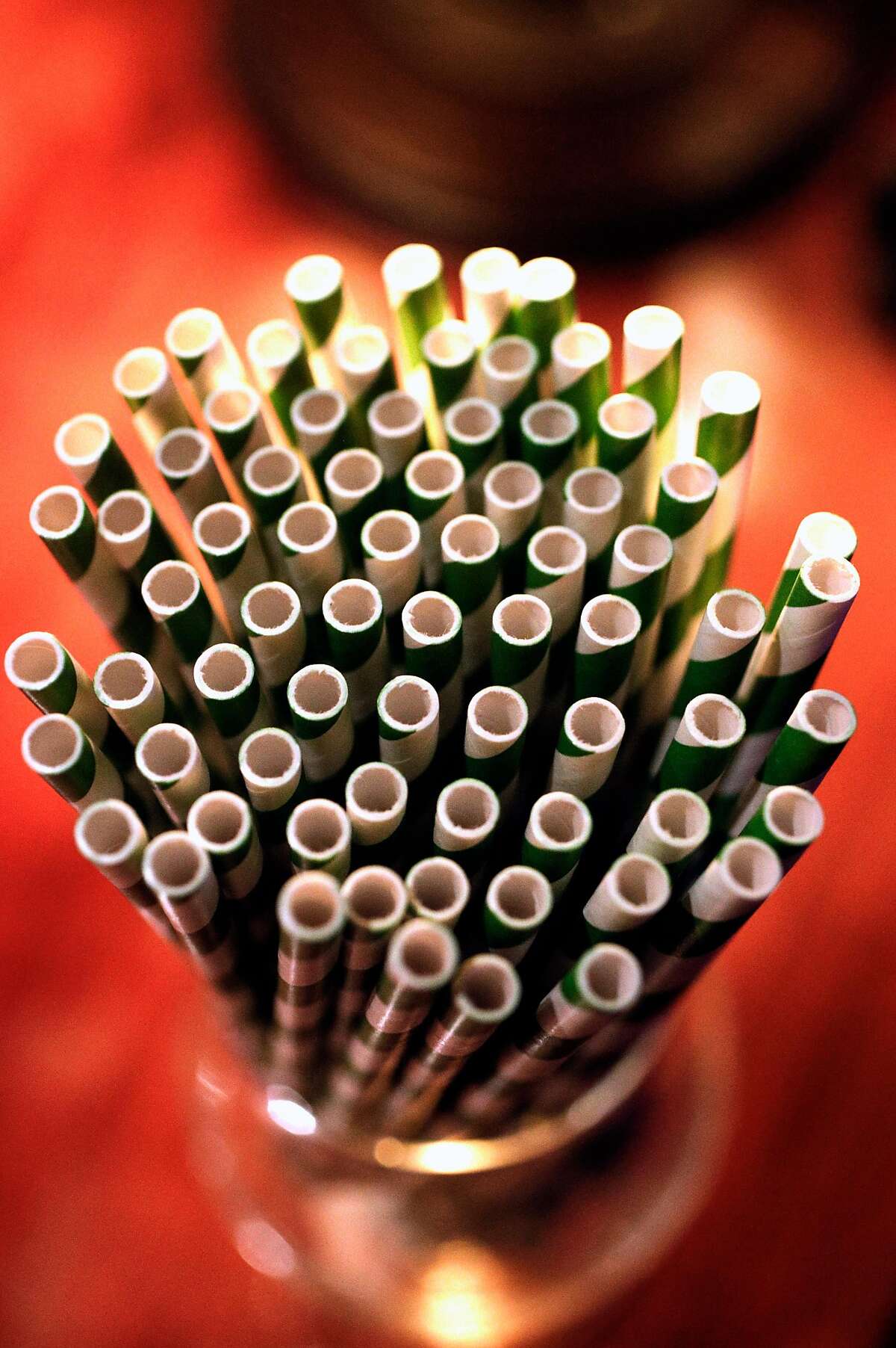 California lawmaker targets plastic straws at restaurants to help