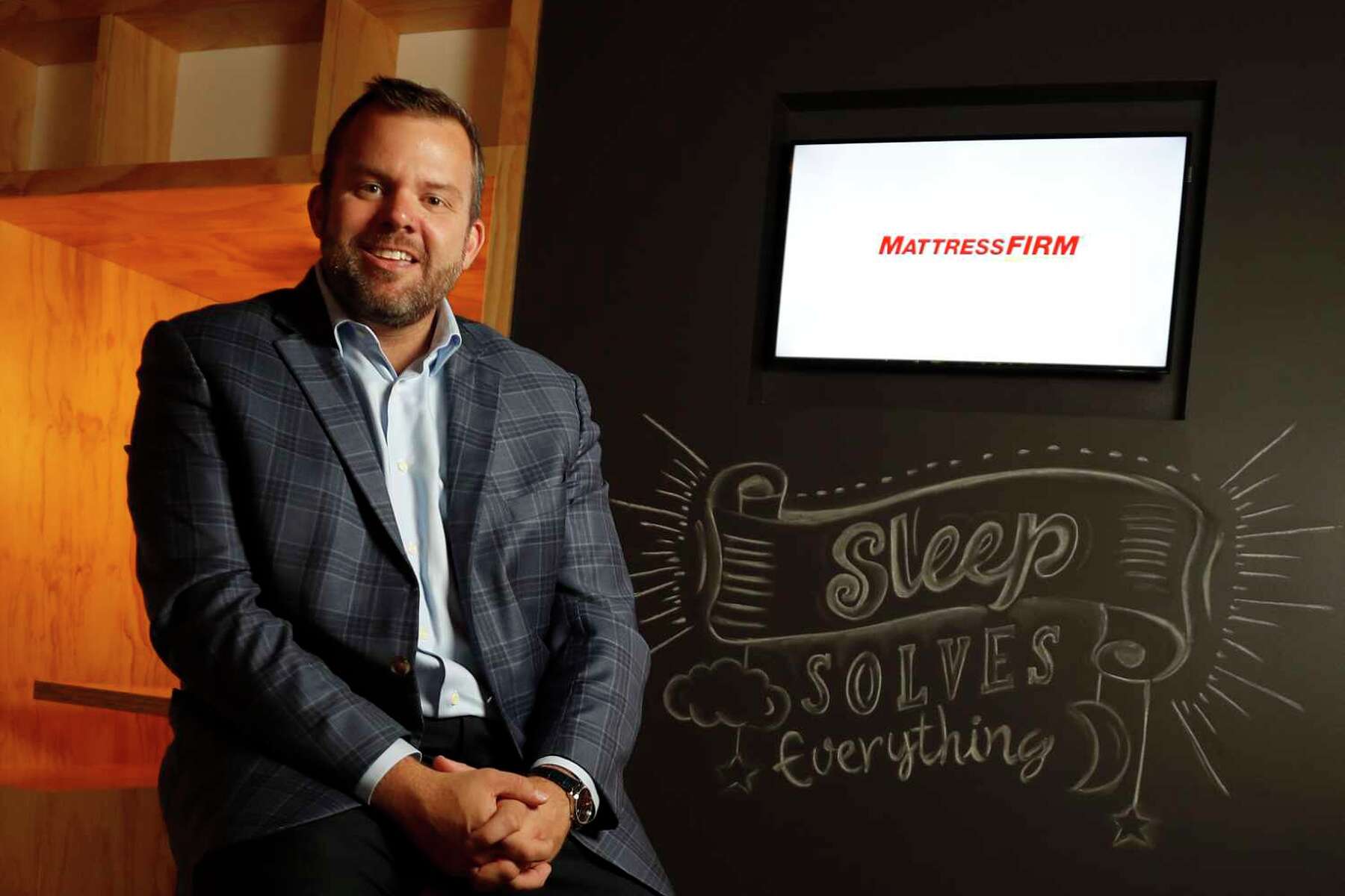 Mattress Firm CEO to step down
