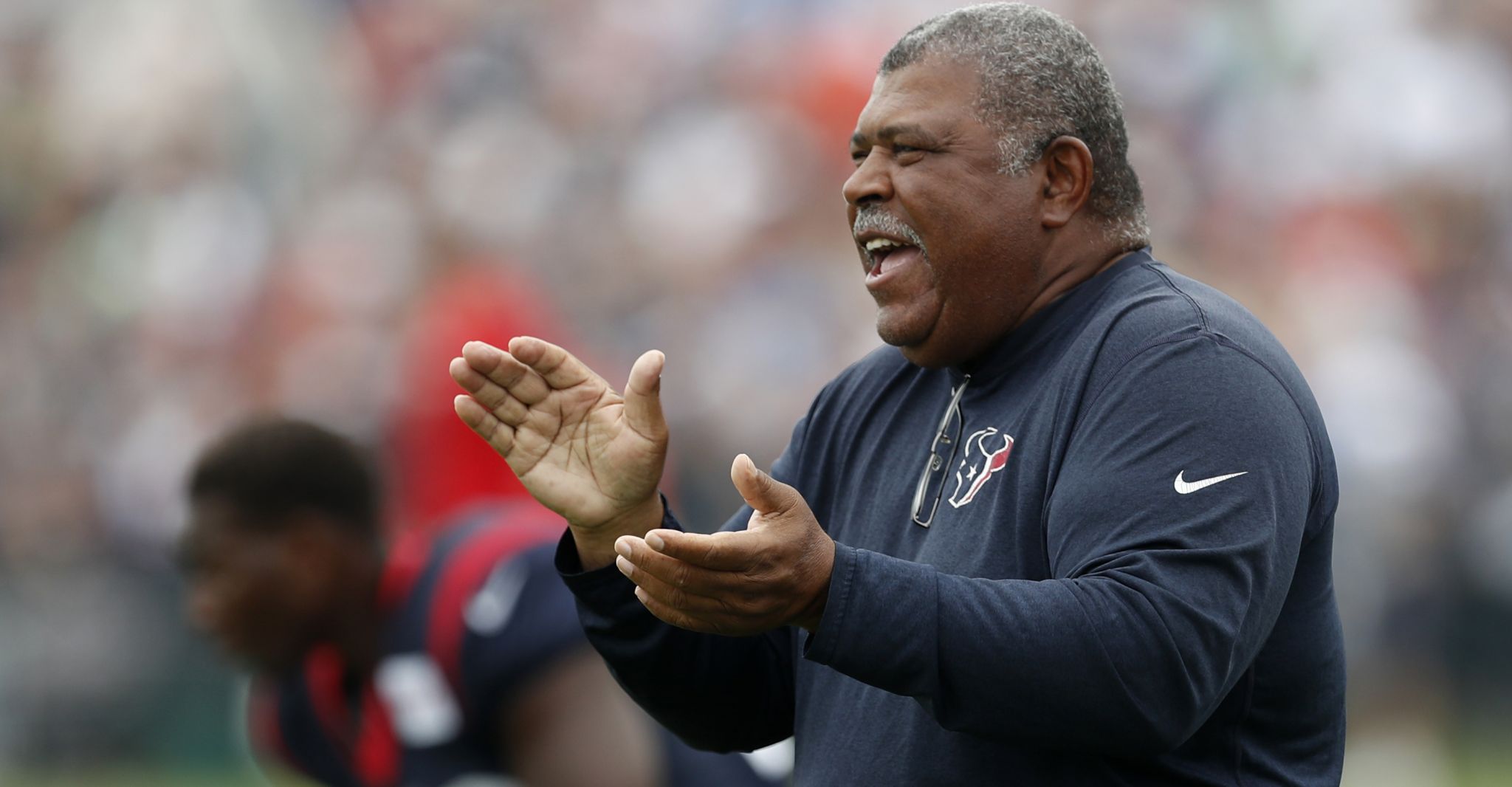 After Texans' first win, Romeo Crennel has dance fever