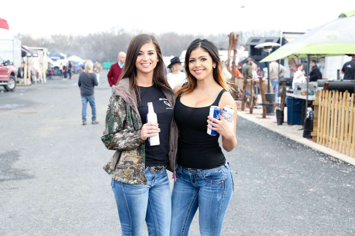 The San Antonio Stock Show & Rodeo Bar-B-Que Cook-Off drew eager rodeo enthusiasts on January 26-27, 2018 to grounds near the Salado Creek for some tasty que and live music in an annual fundraiser that kicked off the rodeo's opening events.