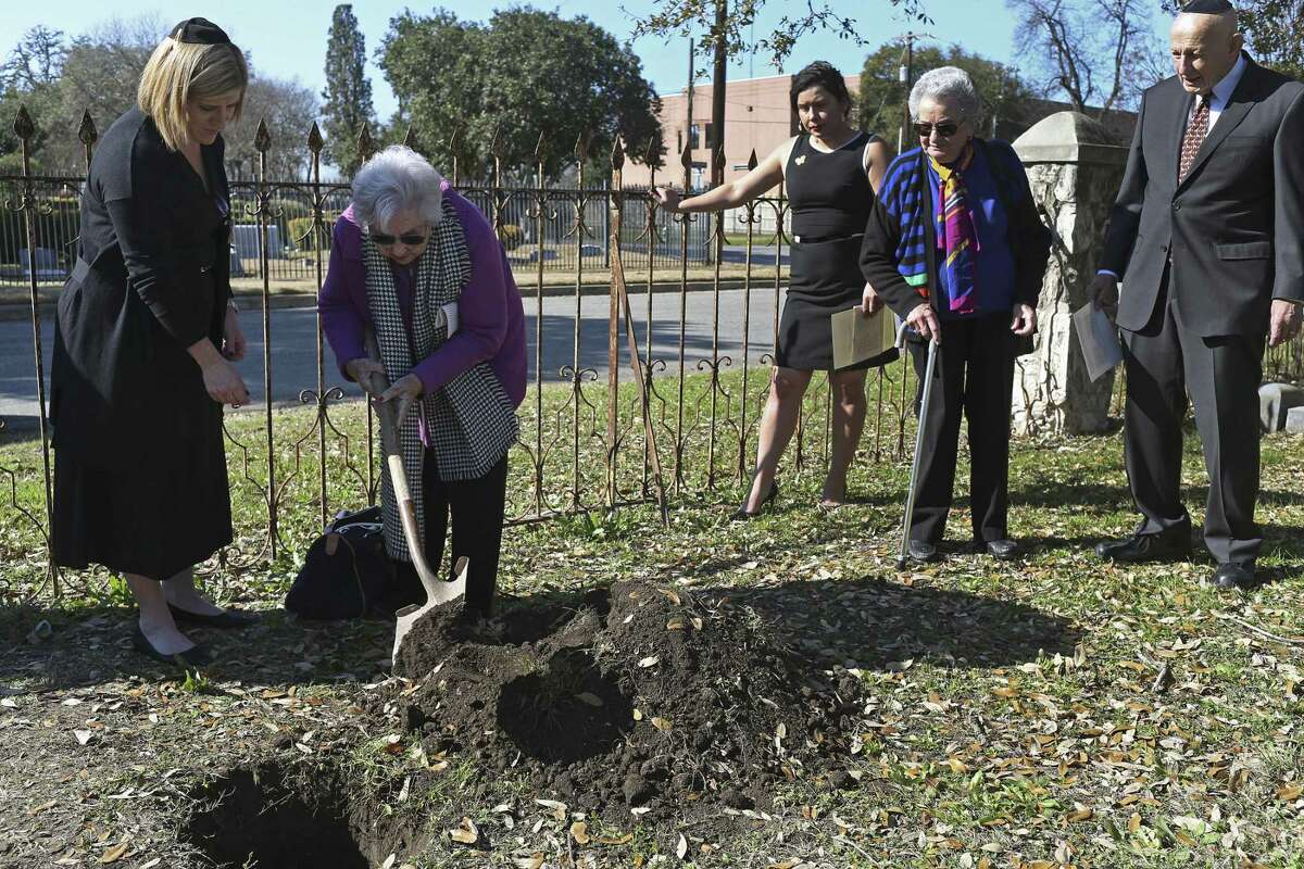 Remains from Auschwitz victim laid to rest in San Antonio