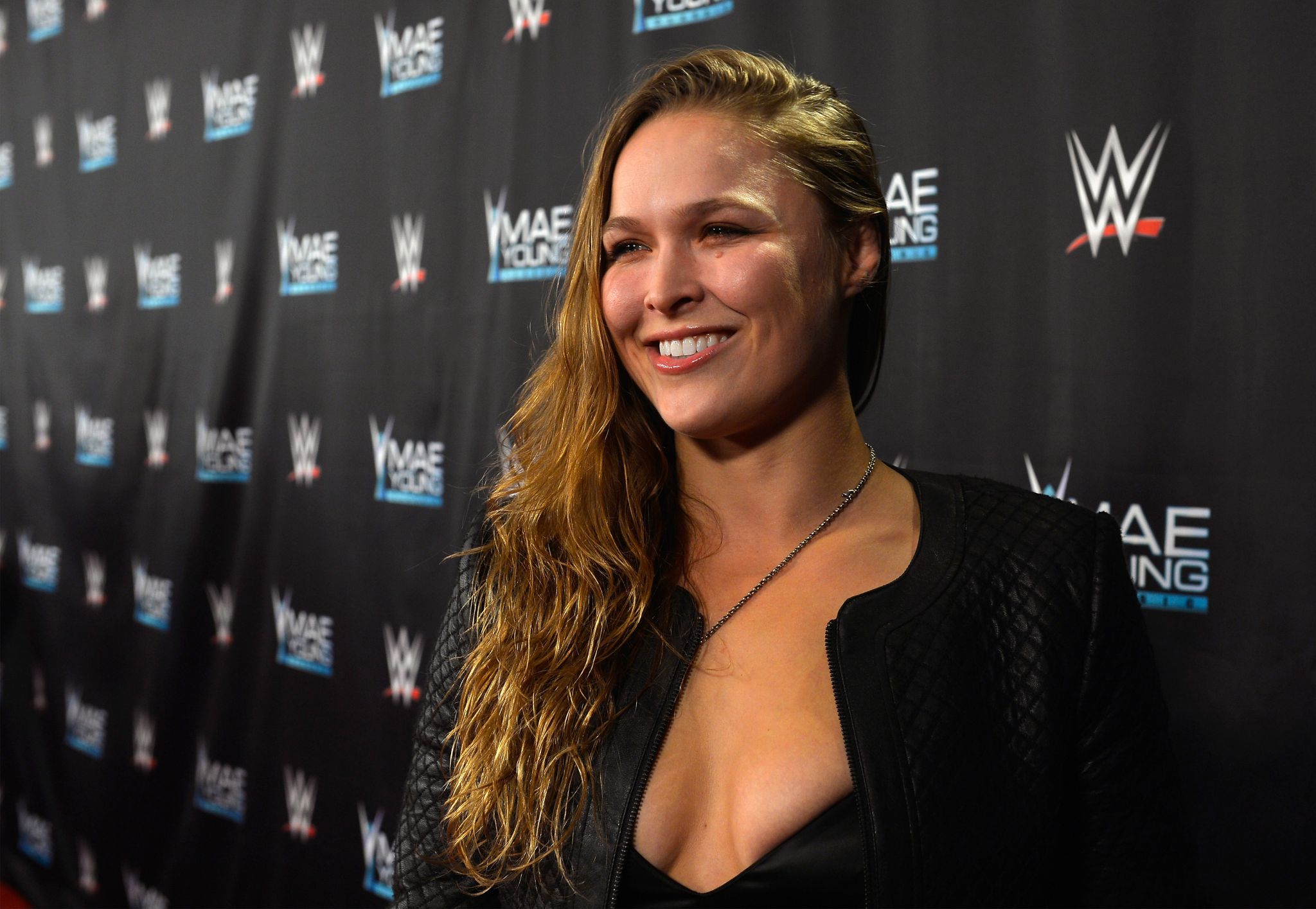 Ronda Rousey Signs With WWE Shows Up At Royal Rumble