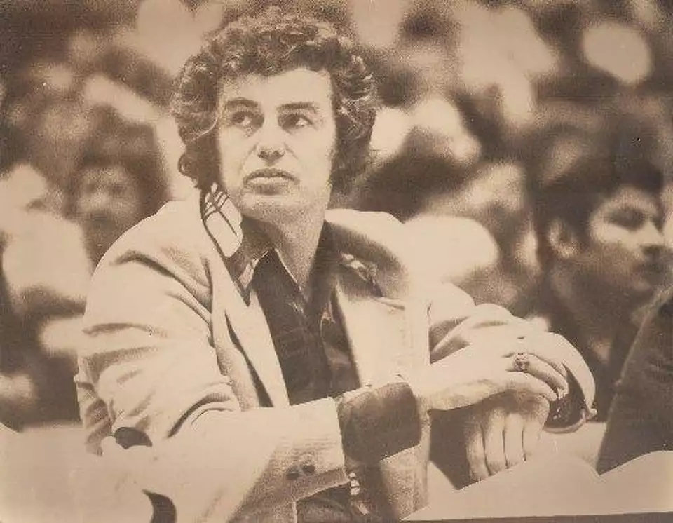 Doug Moe in a 1977 game with the San Antonio Spurs.