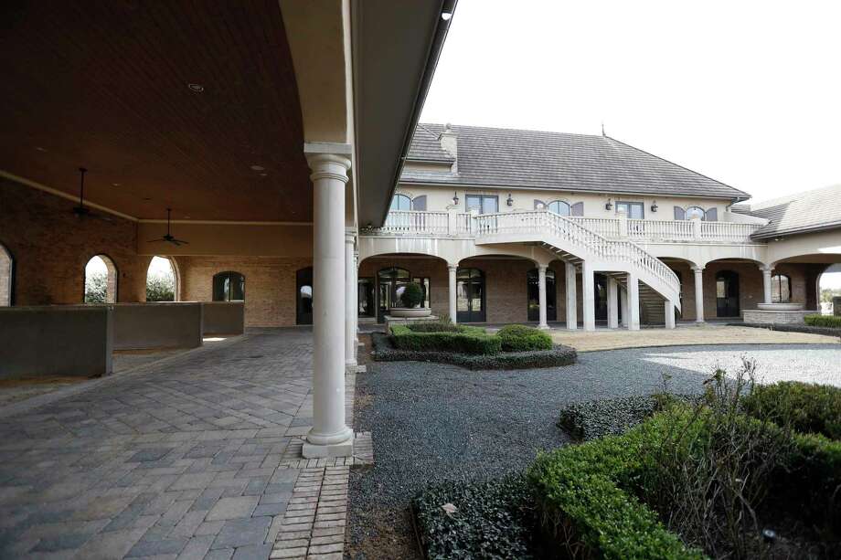 Arabian horse farm to make way for 1,000 homes near Tomball Houston