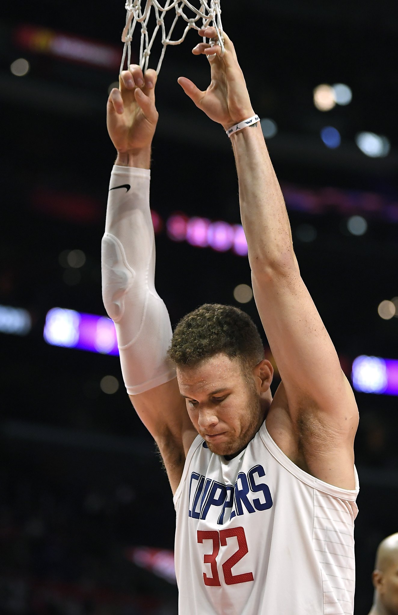 Clippers send forward Blake Griffin to Pistons in blockbuster trade