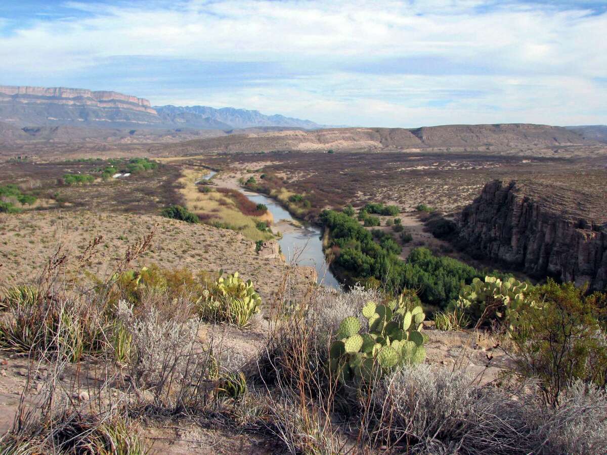 Near Rio Grande Village, a bluff affords a look at the winding river at Big Bend National Park. A reader says building a border wall would be ineffective at keeping out immigrants.