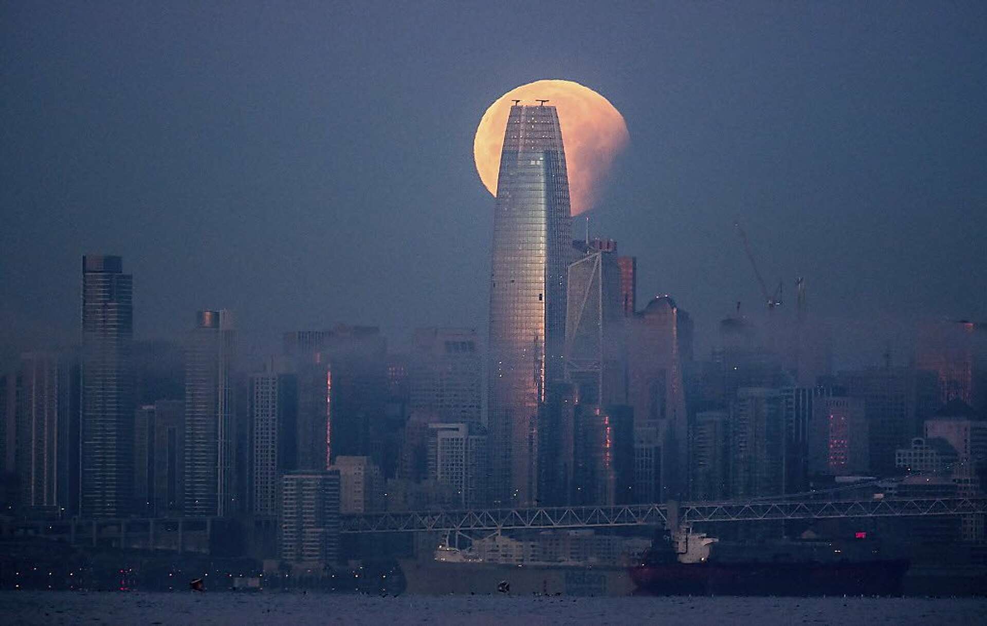 Super blue blood moon brings out Bay Area eclipse fans