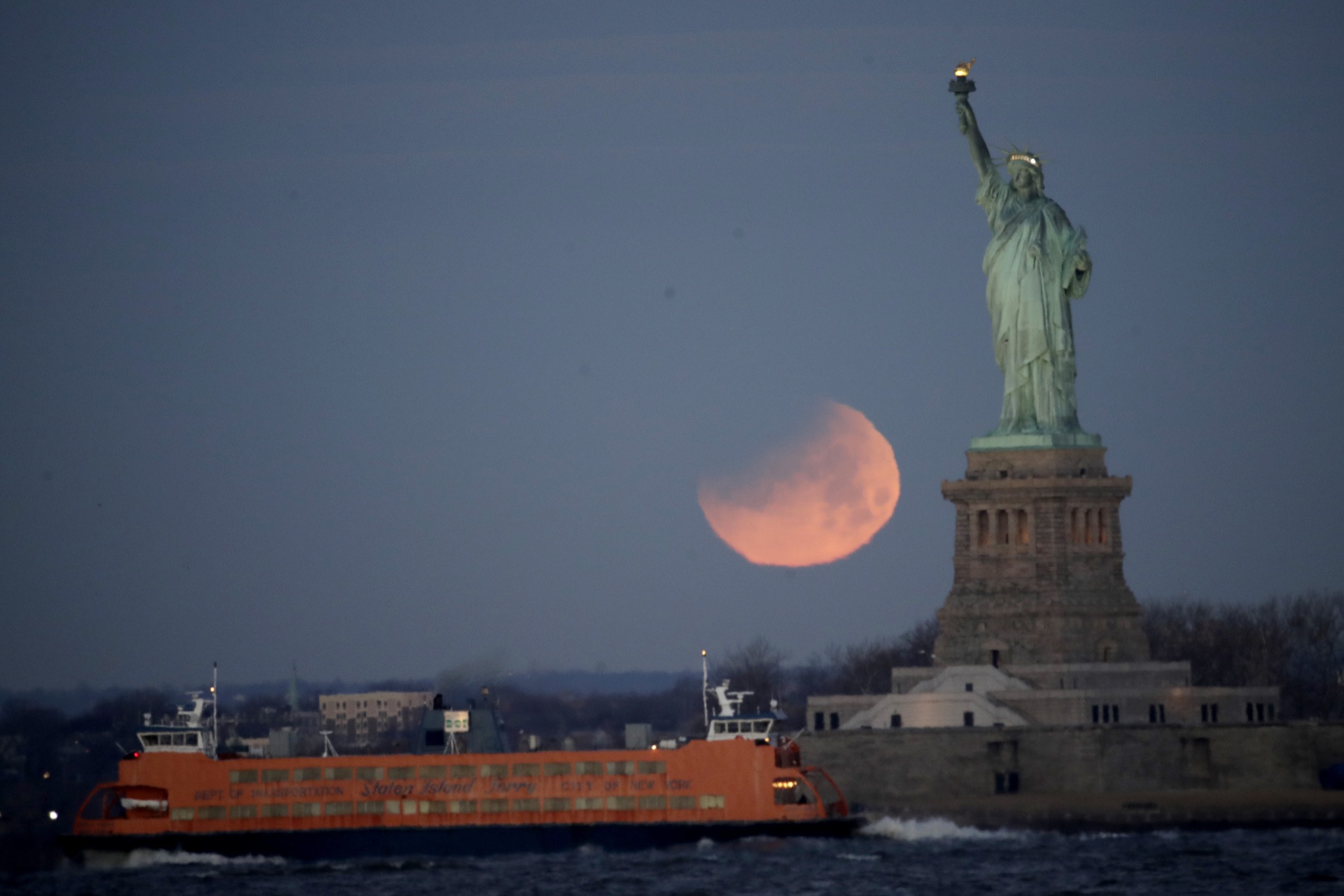 Lunar trifecta: blue moon, supermoon, total lunar eclipse