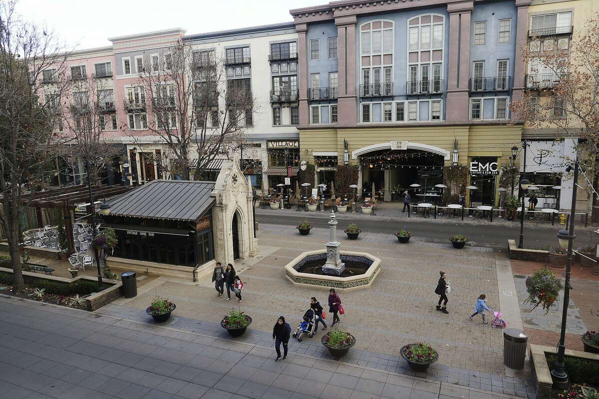 Shoppers visit the open square and shops at Santana Row on January 4, 2018, in San Jose, Calif. Santana Row is known for its high-end shops with luxury condominiums and apartments located above. (Jim Gensheimer/Bay Area News Group/TNS)