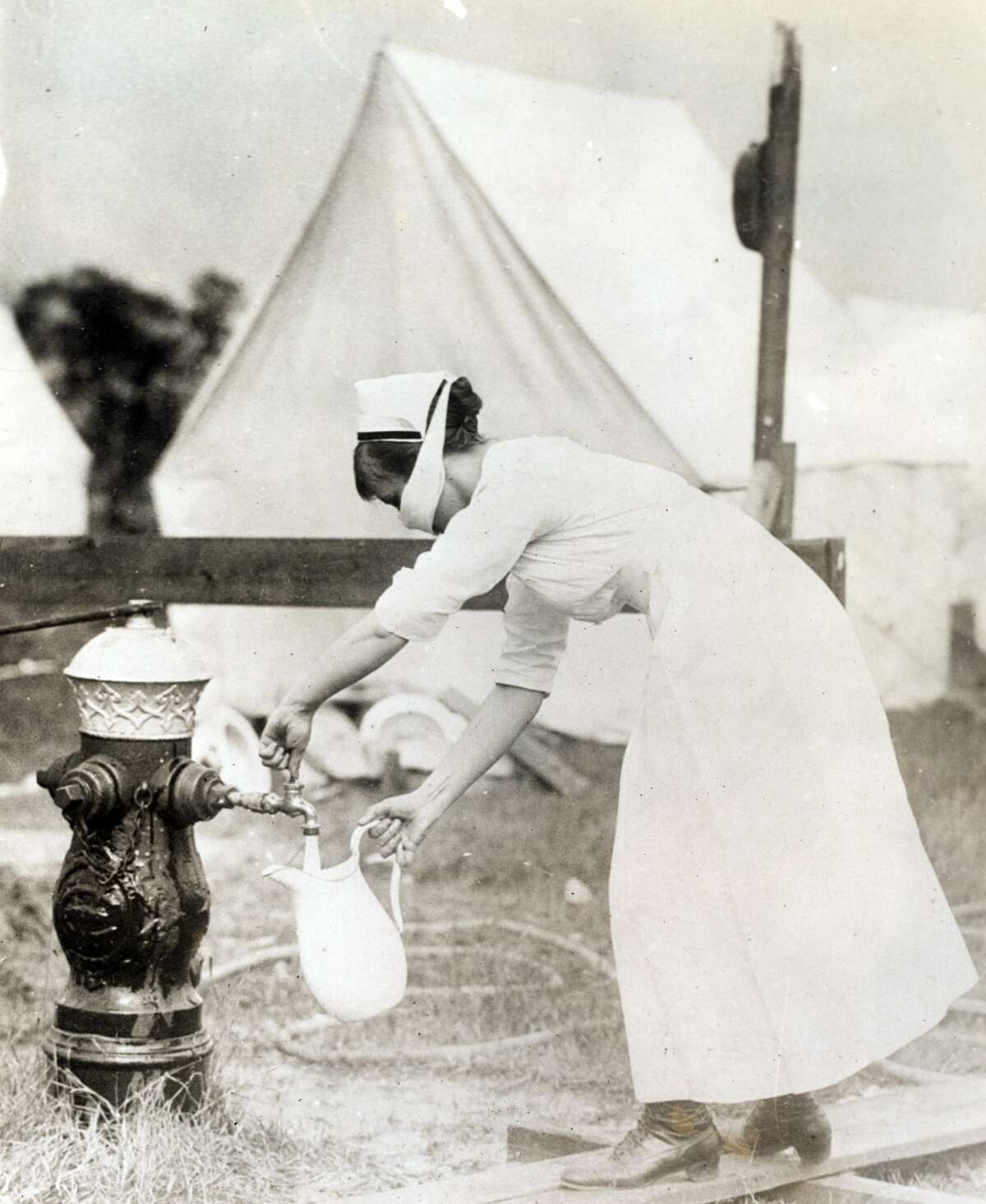 Грипп 1918. Пандемия испанки в 1918 году маска. Испанский грипп 1918 фотографии. Пандемия испанка Пандемия испанки.