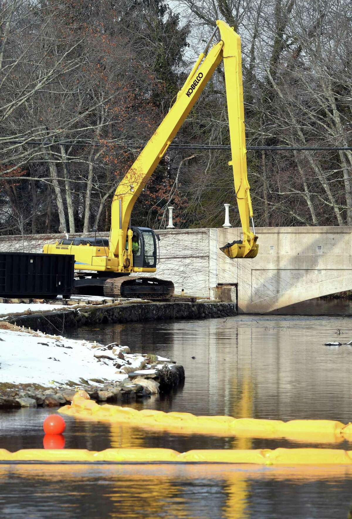 Duck Pond dredging begins in Milford