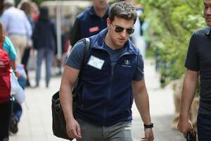 Airbnb CFO leaves as company delays IPO - Photo