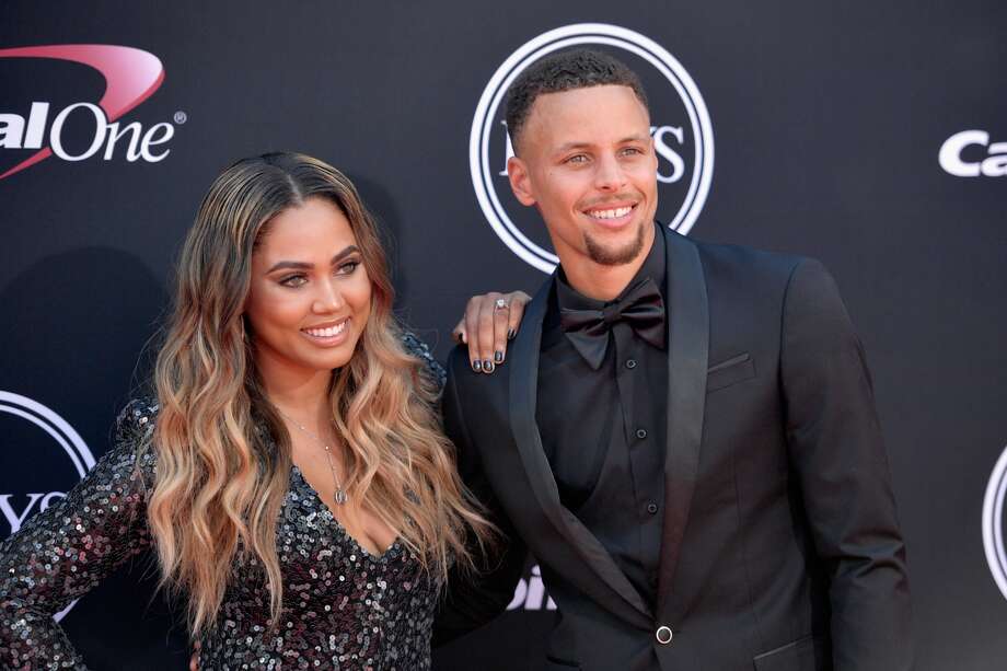 NBA player Steph Curry (R) and Ayesha Curry attend The 2017 ESPYS at Microsoft Theater on July 12, 2017 in Los Angeles, California.  Photo: (Photo By Matt Winkelmeyer/Getty Images)
