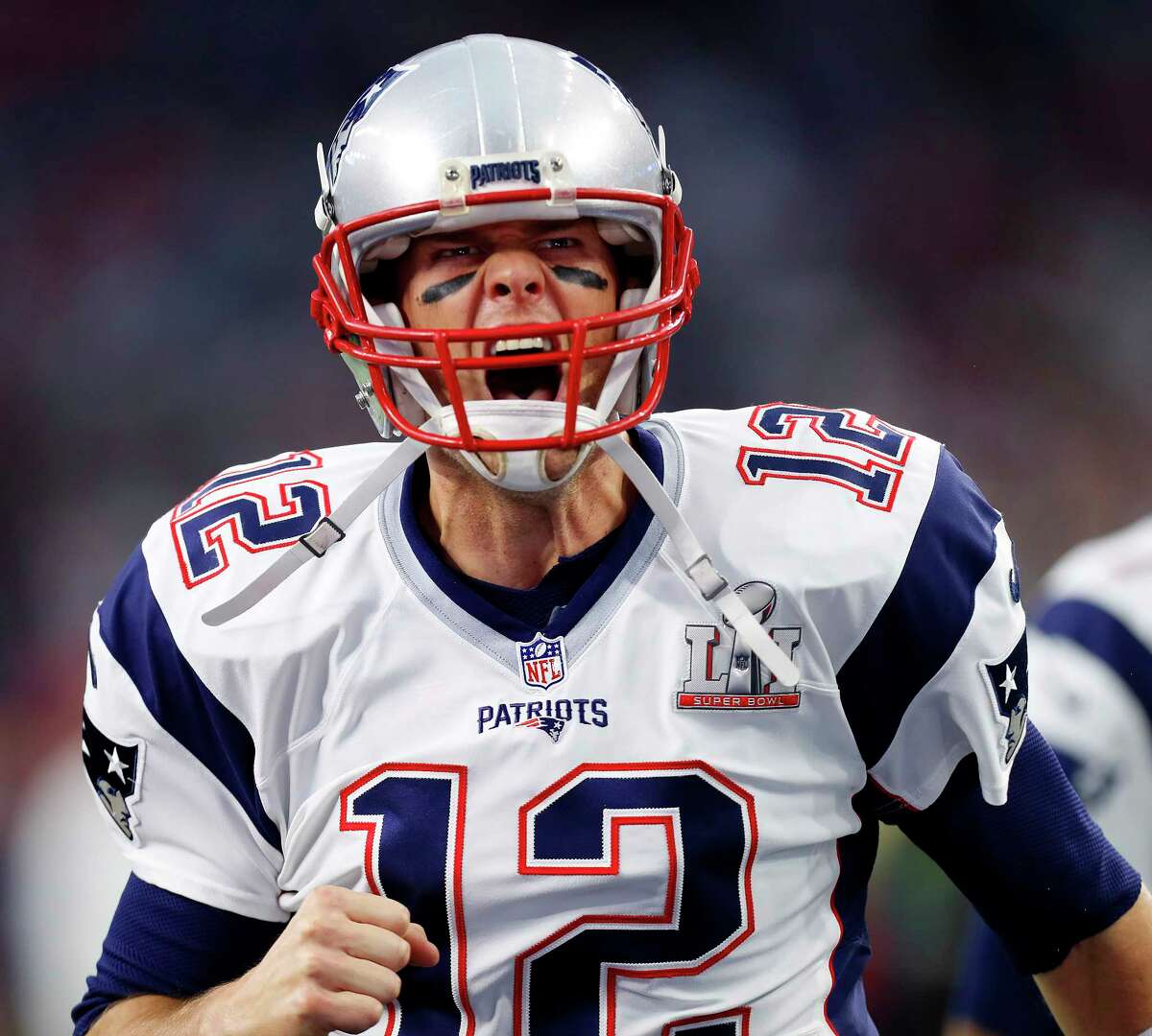 At 40, Tom Brady going strong for sixth Super Bowl title with Patriots