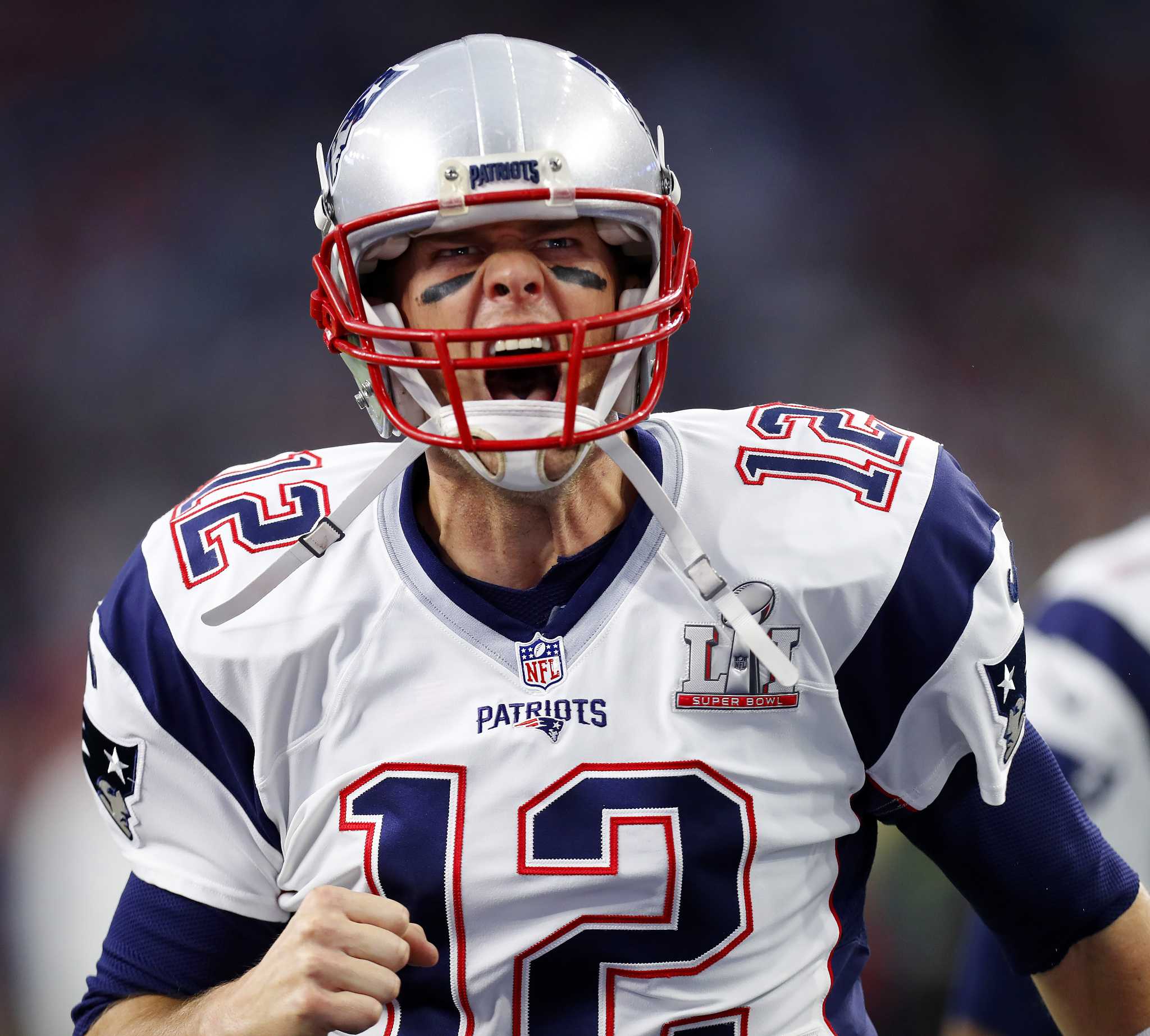 At 40, Tom Brady going strong for sixth Super Bowl title with Patriots
