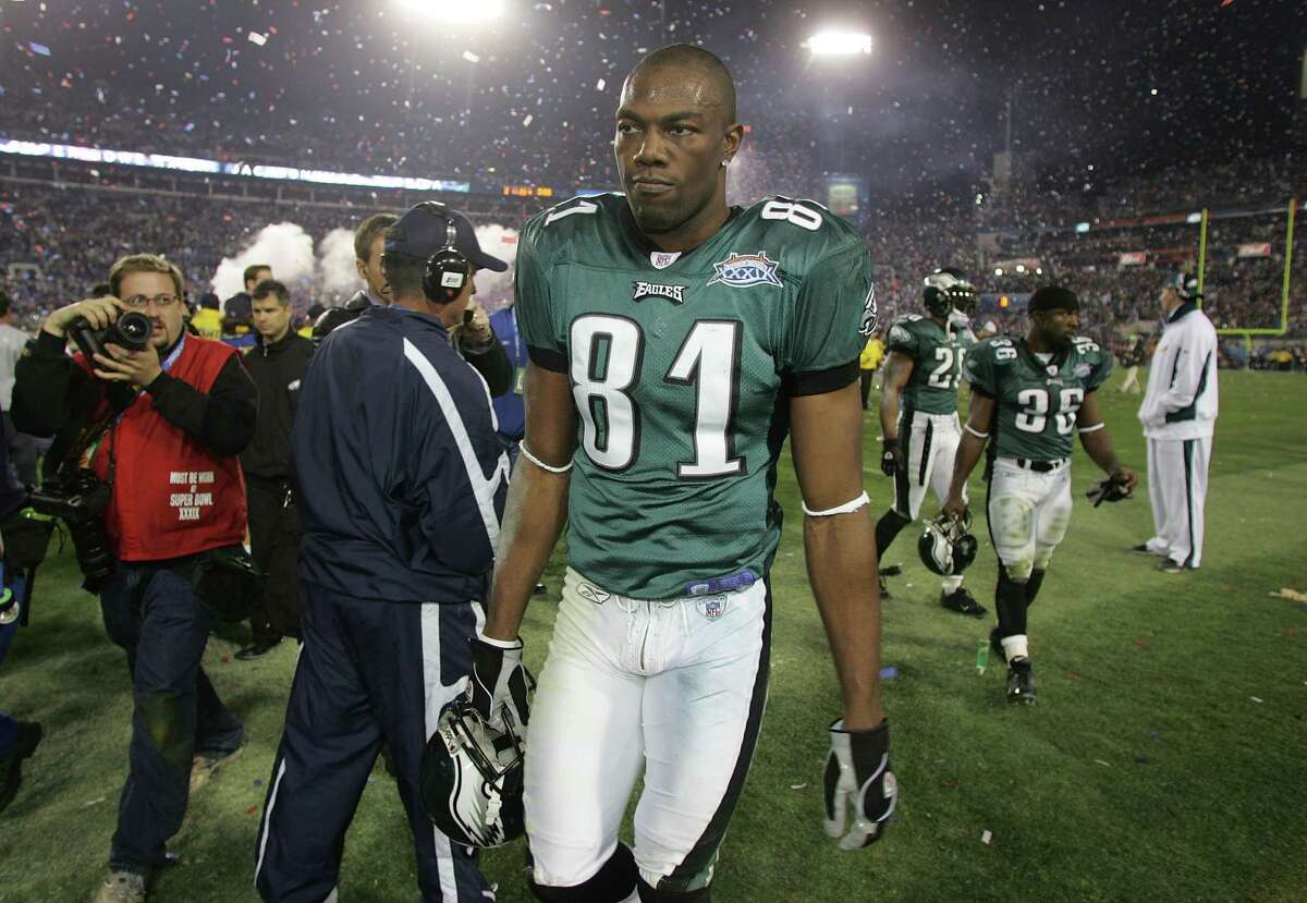 Wide receiver Terrell Owens #81 of the Philadelphia Eagles walks off the field after the the New England Patriots win 24-21 in Superbowl XXXIX at Alltel Stadium on February 6, 2005 in Jacksonville, Florida. (Photo by Jeff Gross/Getty Images)