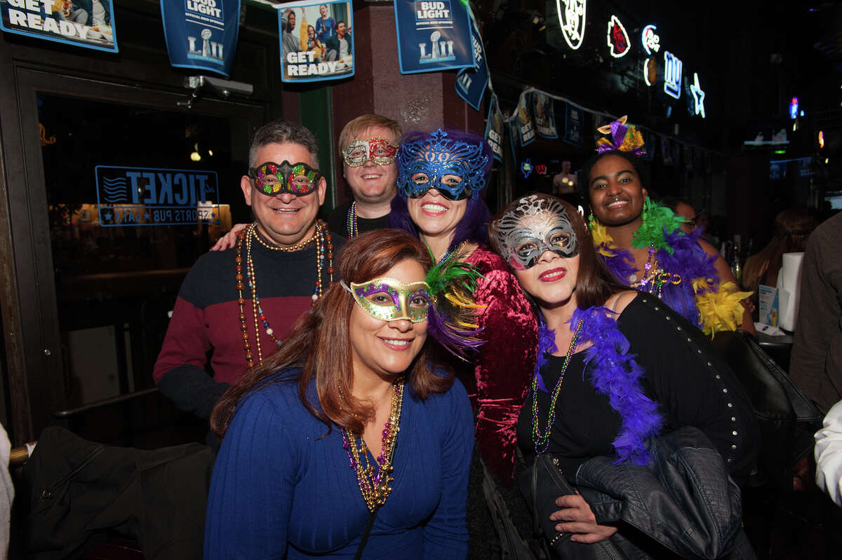 The First Friday pub run drew more than 400 drinkers with a running problems for the monthly a self-guided running/stumble tour of downtown. The Mardi Gras theme of the pub run only added to the boozy effervescent atmosphere.