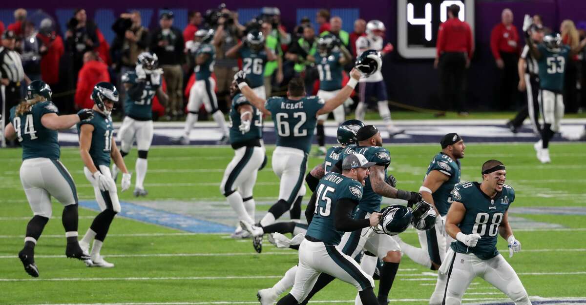 Super Bowl LII: Nick Foles' late TD pass leads Eagles over