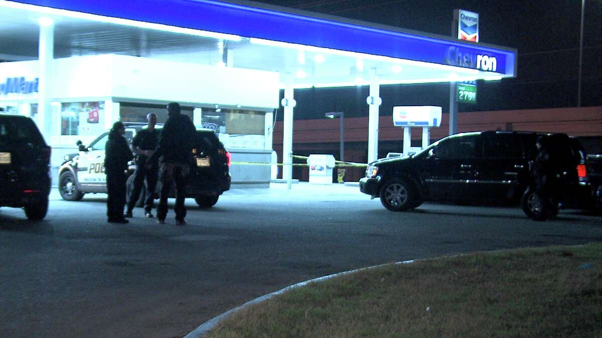 SAPD Security guard fatally shoots woman in neck as she tries to run