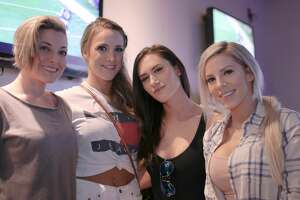San Antonio football fans take in the Super Bowl with food, booze at Slackers