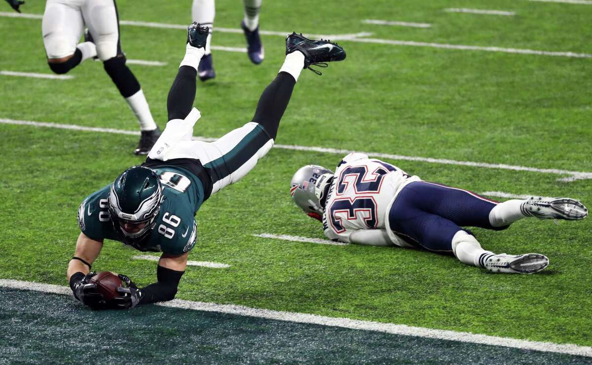 MINNEAPOLIS, MN - FEBRUARY 04: Zach Ertz #86 of the Philadelphia Eagles catches a 11 yard touchdown pass against Devin McCourty #32 of the New England Patriots during the fourth quarter in Super Bowl LII at U.S. Bank Stadium on February 4, 2018 in Minneapolis, Minnesota. (Photo by Gregory Shamus/Getty Images) *** BESTPIX ***