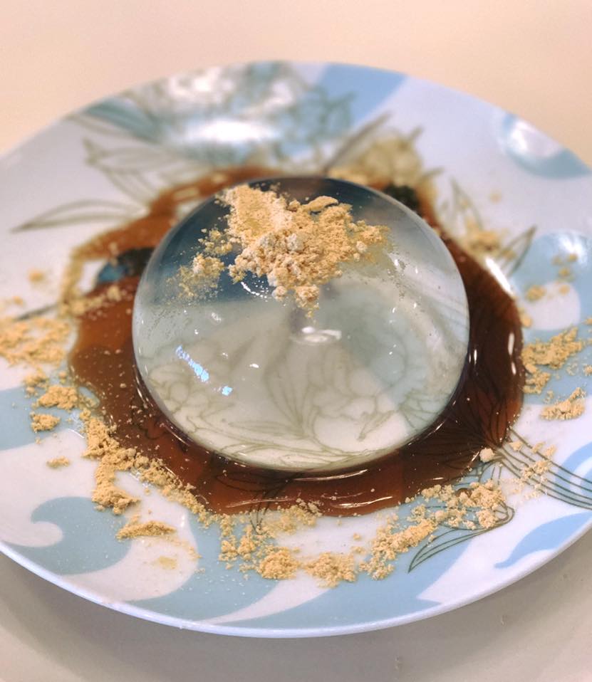 Raindrop Cake, A Low Calorie Japanese Dessert You Need To Try!