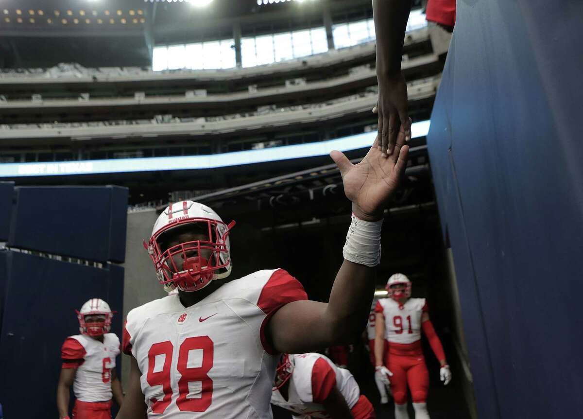 Katy's Moro Ojomo prepares to take the field for a playoff game at NRG Stadium. Ojomo believed the postseason exposure enhanced his recruiting position for the second signing date.﻿