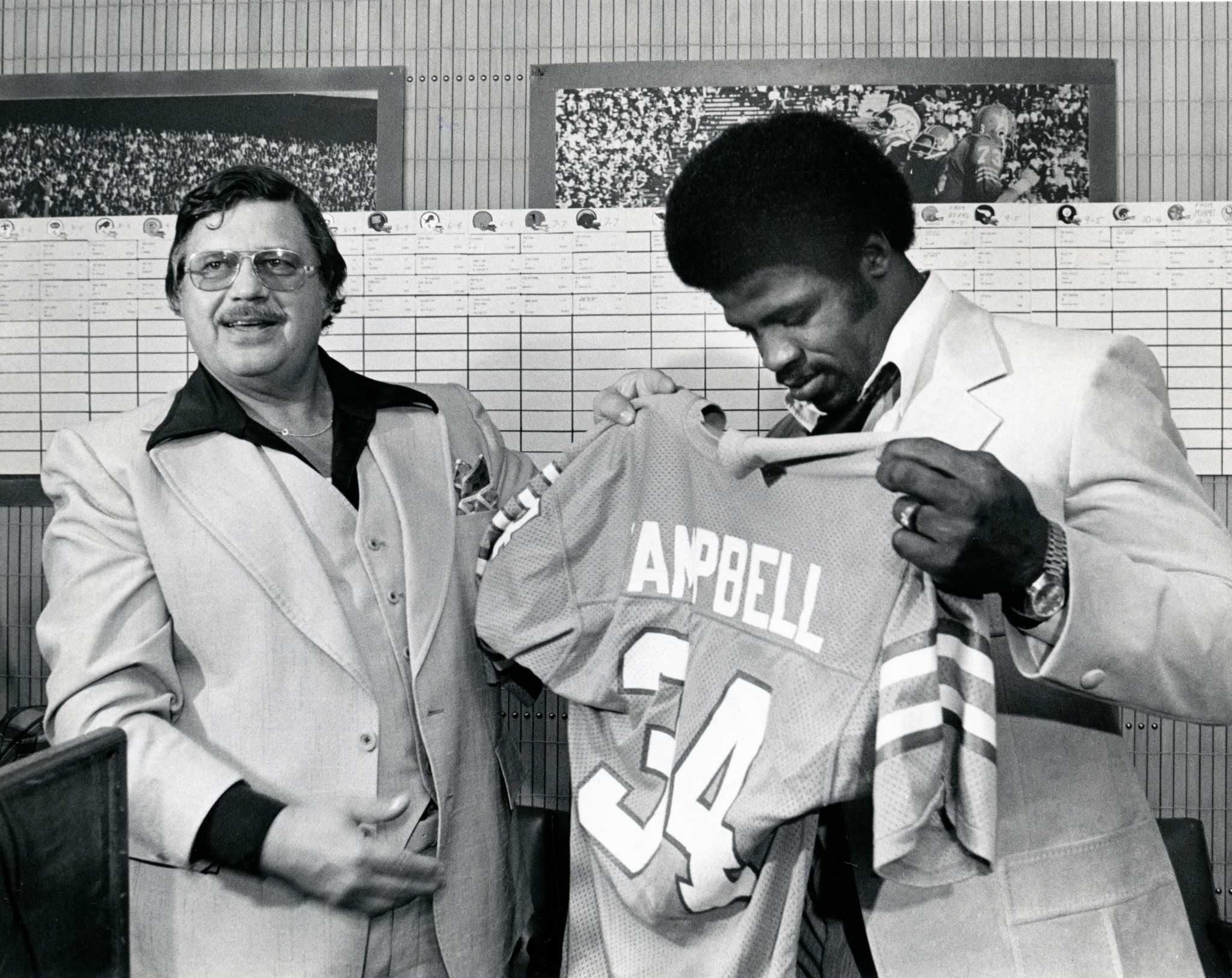 Earl Campbell Houston Oilers. Former Houston Oilers legend Earl