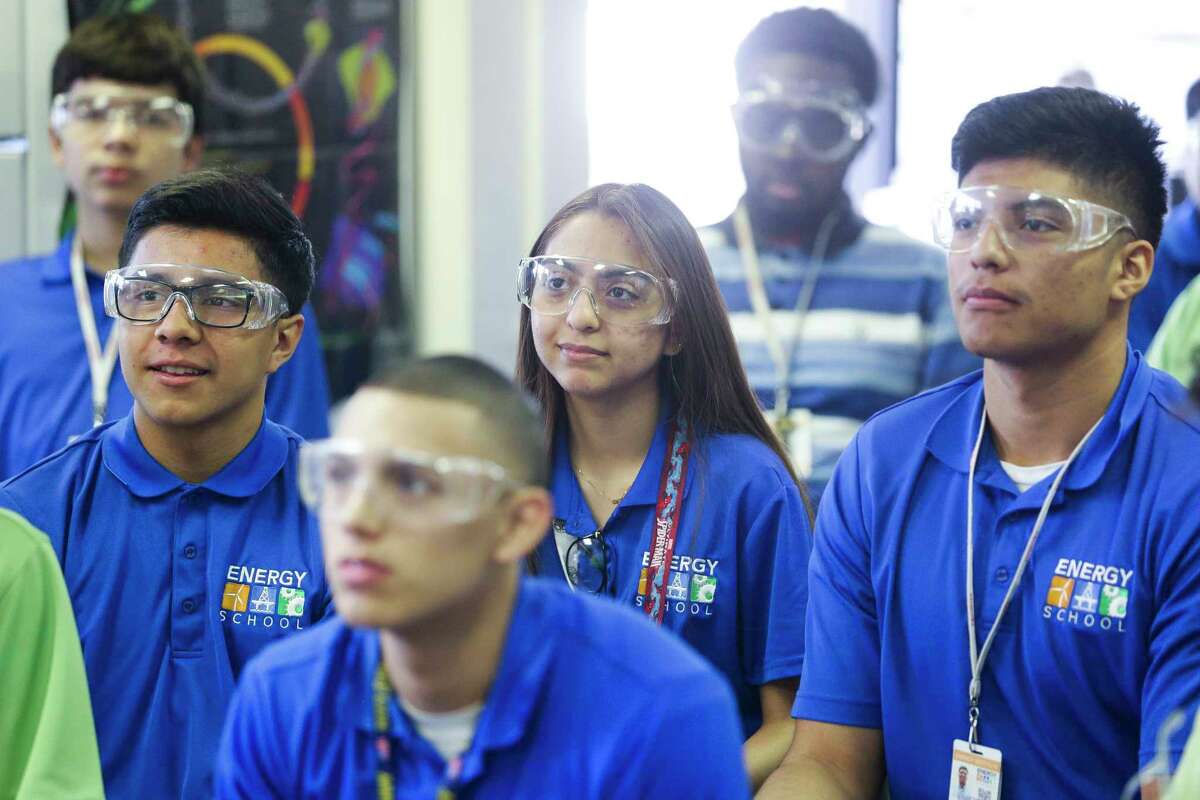 Students watch a biodiesel demonstration in their joint environmental science and bio-tech engineering classes at the Energy Institute High School, a STEM-focused magnet school in Houston ISD, Tuesday, Jan. 30, 2018 in Houston. ( Michael Ciaglo / Houston Chronicle)