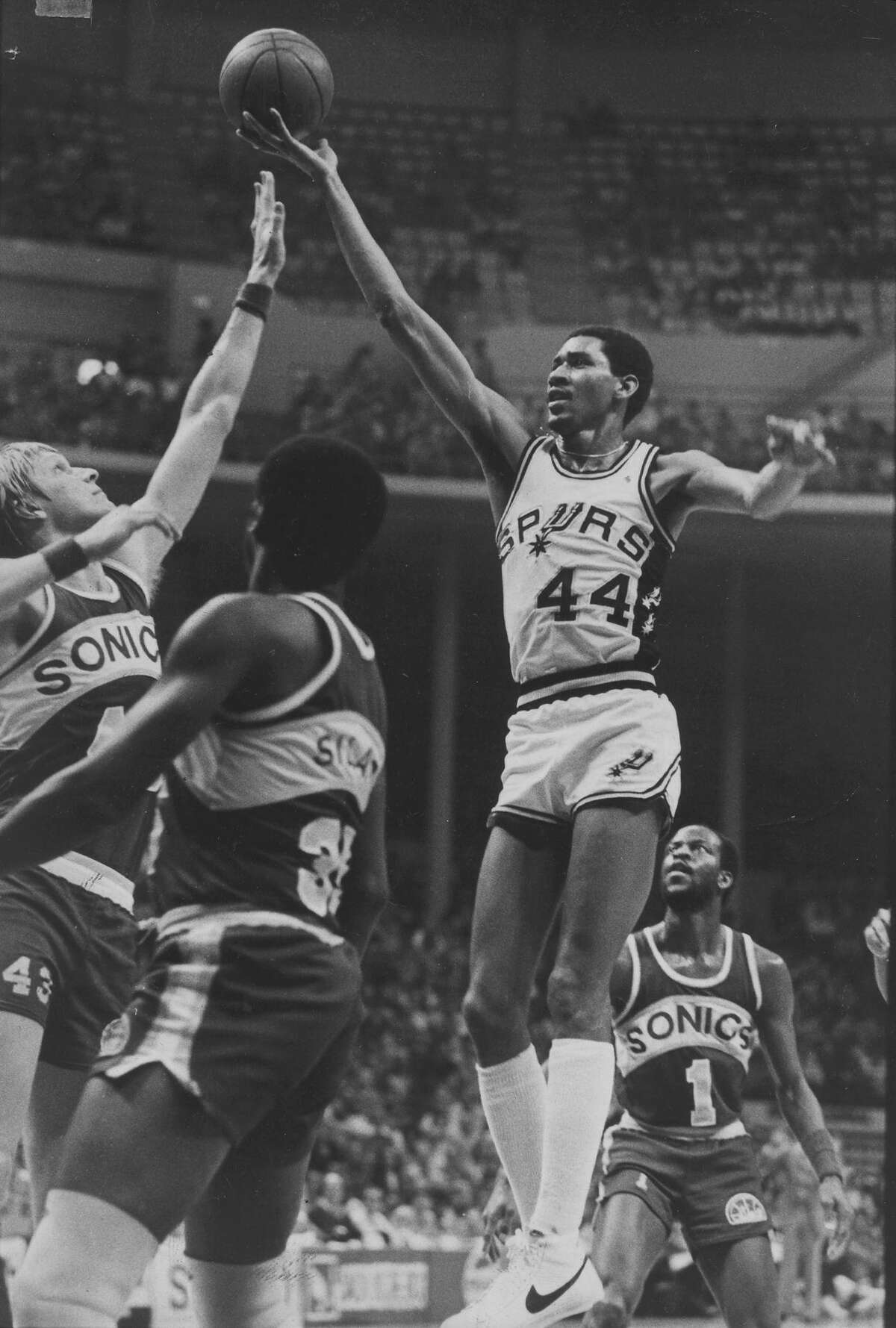 Spurs legend Gervin joined team in 1974